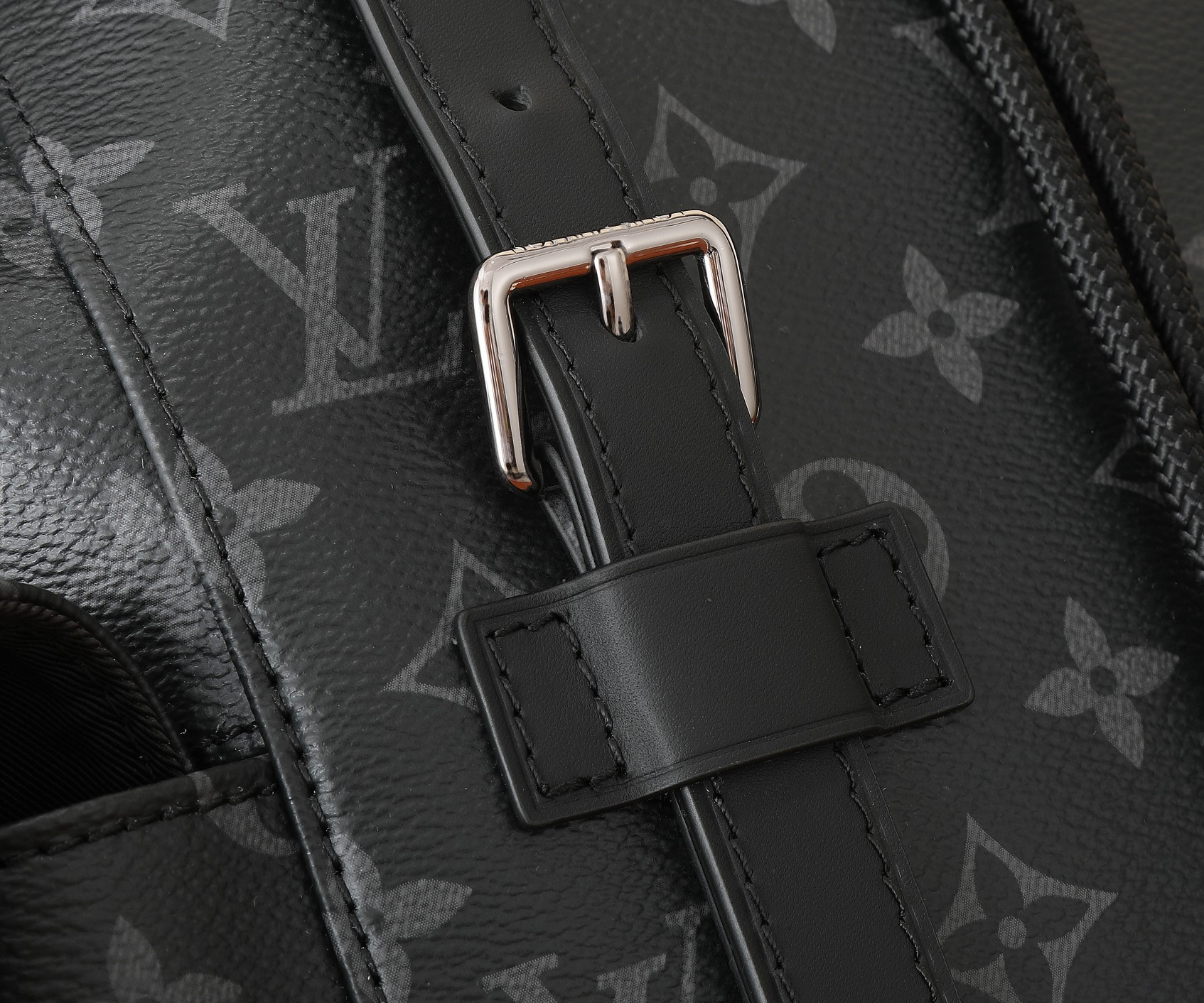 LV Christopher MM M43736 15 x 17.3 x 4.9 inches