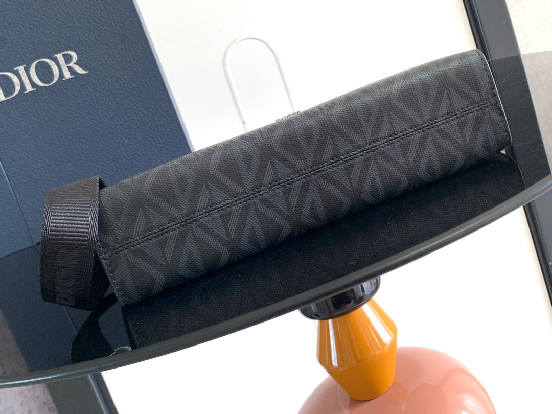 D*or a5 triangle pouch 27 x 19.5 x 6 cm