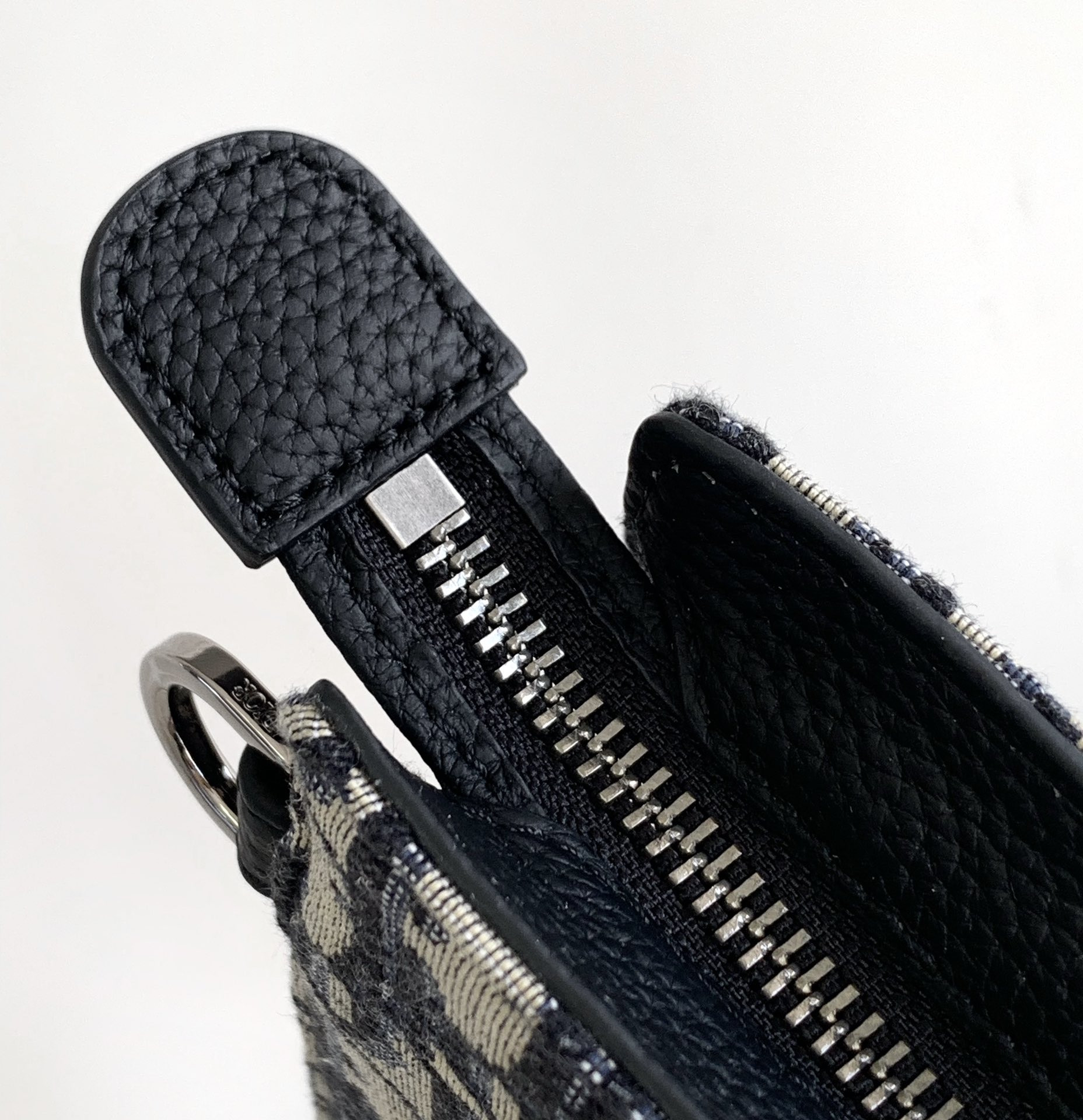 D*or a5 triangle pouch 27 x 19.5 x 6 cm