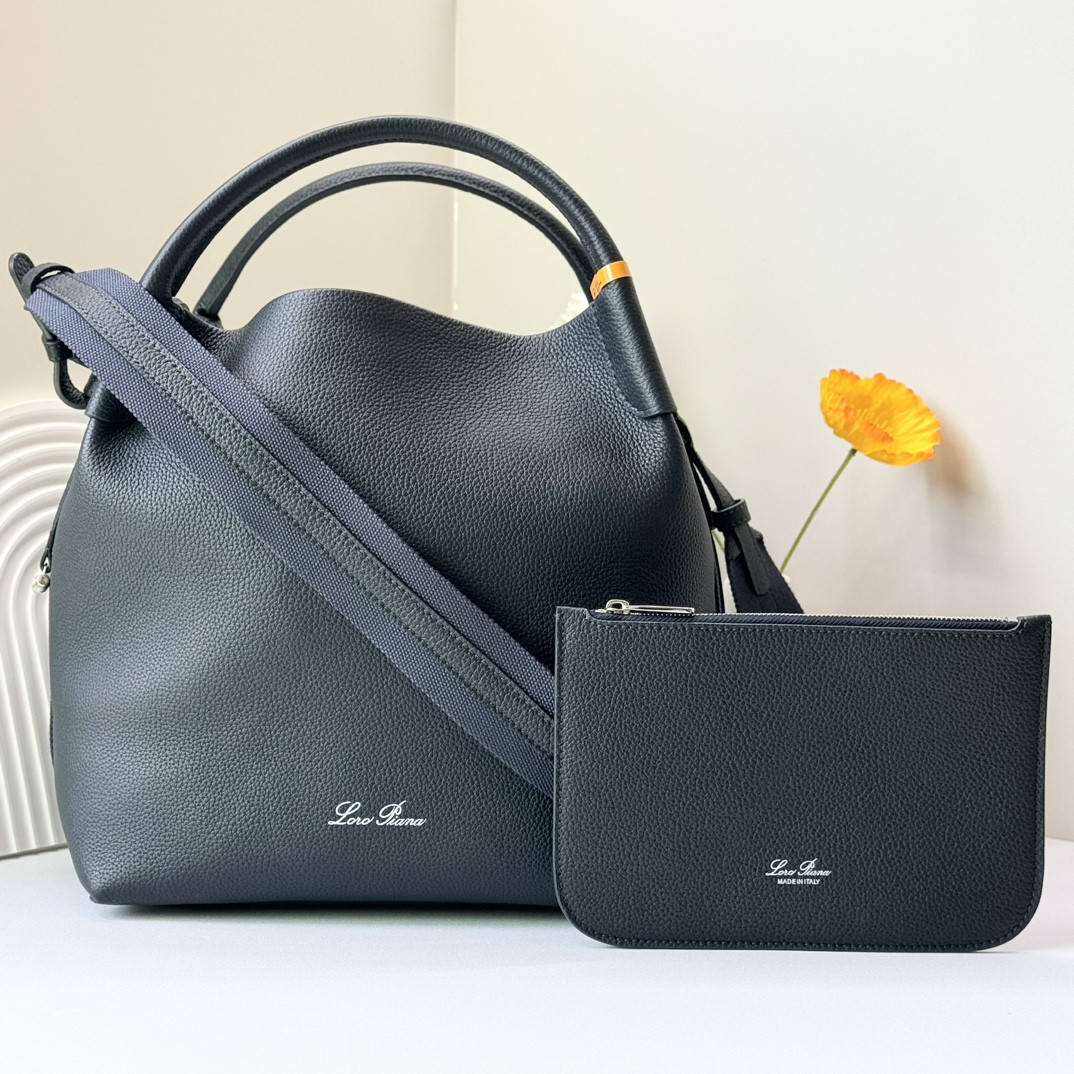 L**o p*ana large bale bag grained calfskin 24 x 20 x 27 cm