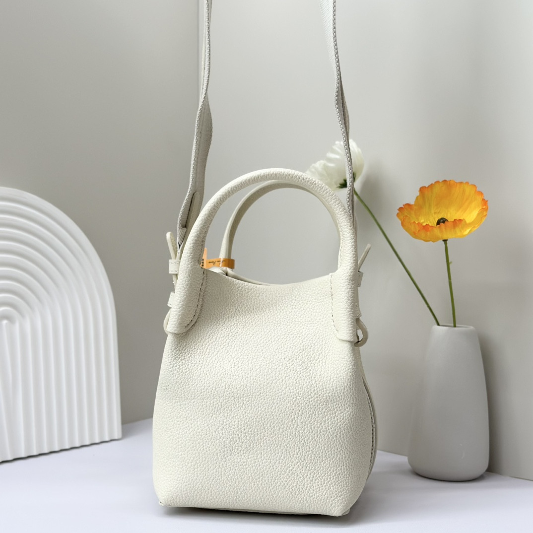 L**o p*ana micro bale bag grained calfskin 23 x 16 x 14 cm