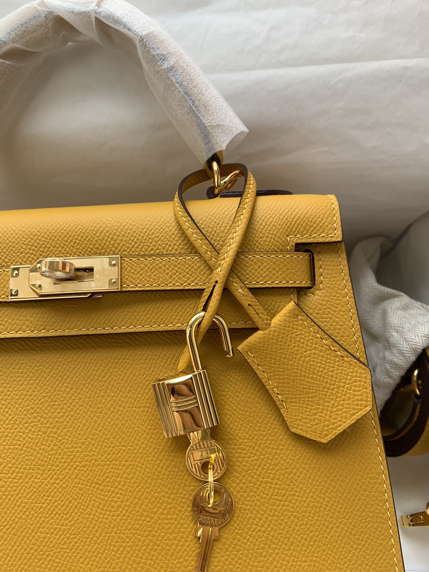 HERMÈS Kelly Gold-tone Hardware 25 28