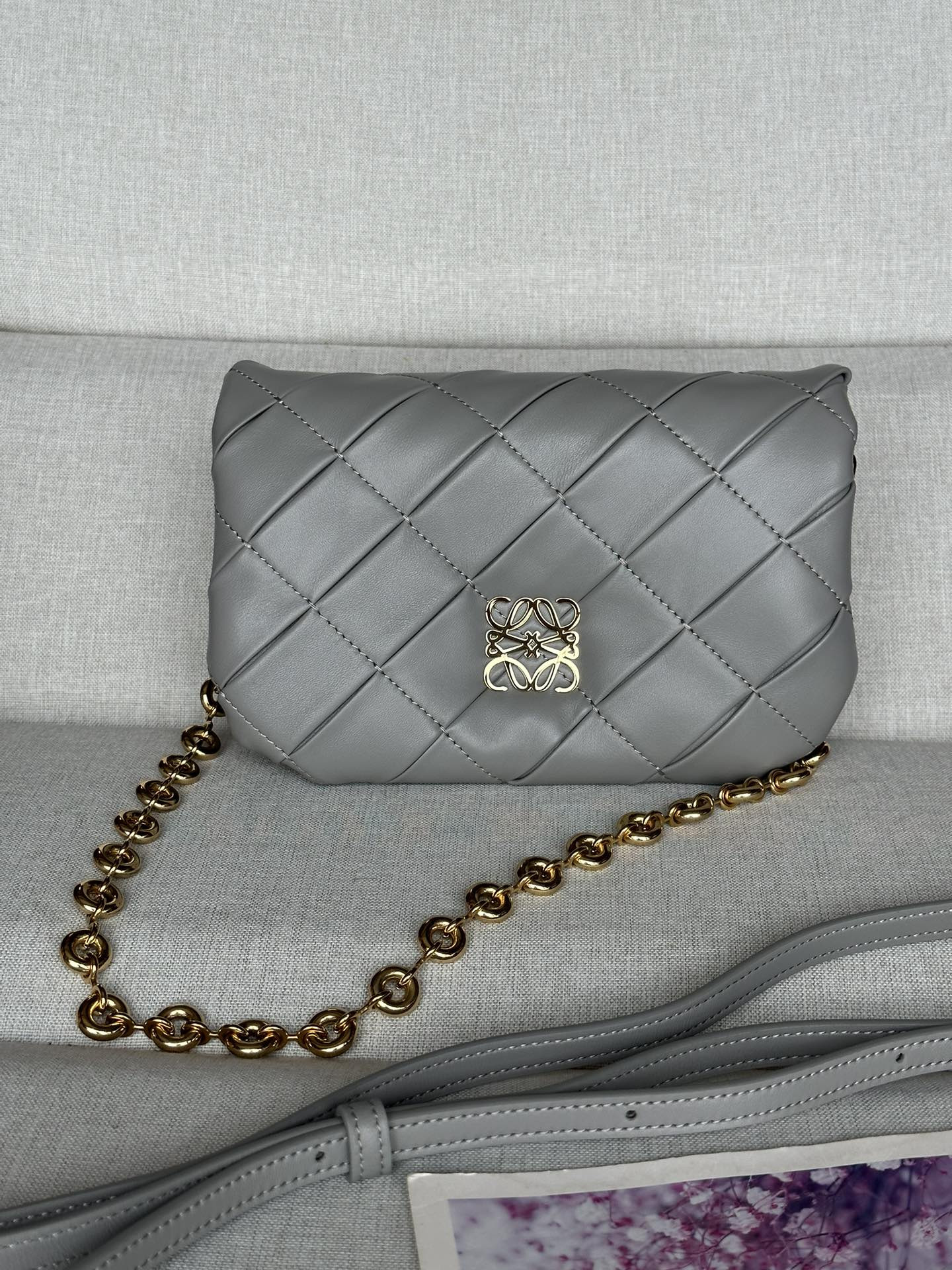 L0ew* mini puffer goya in pleated shiny nappa lambskin 20x6x13cm