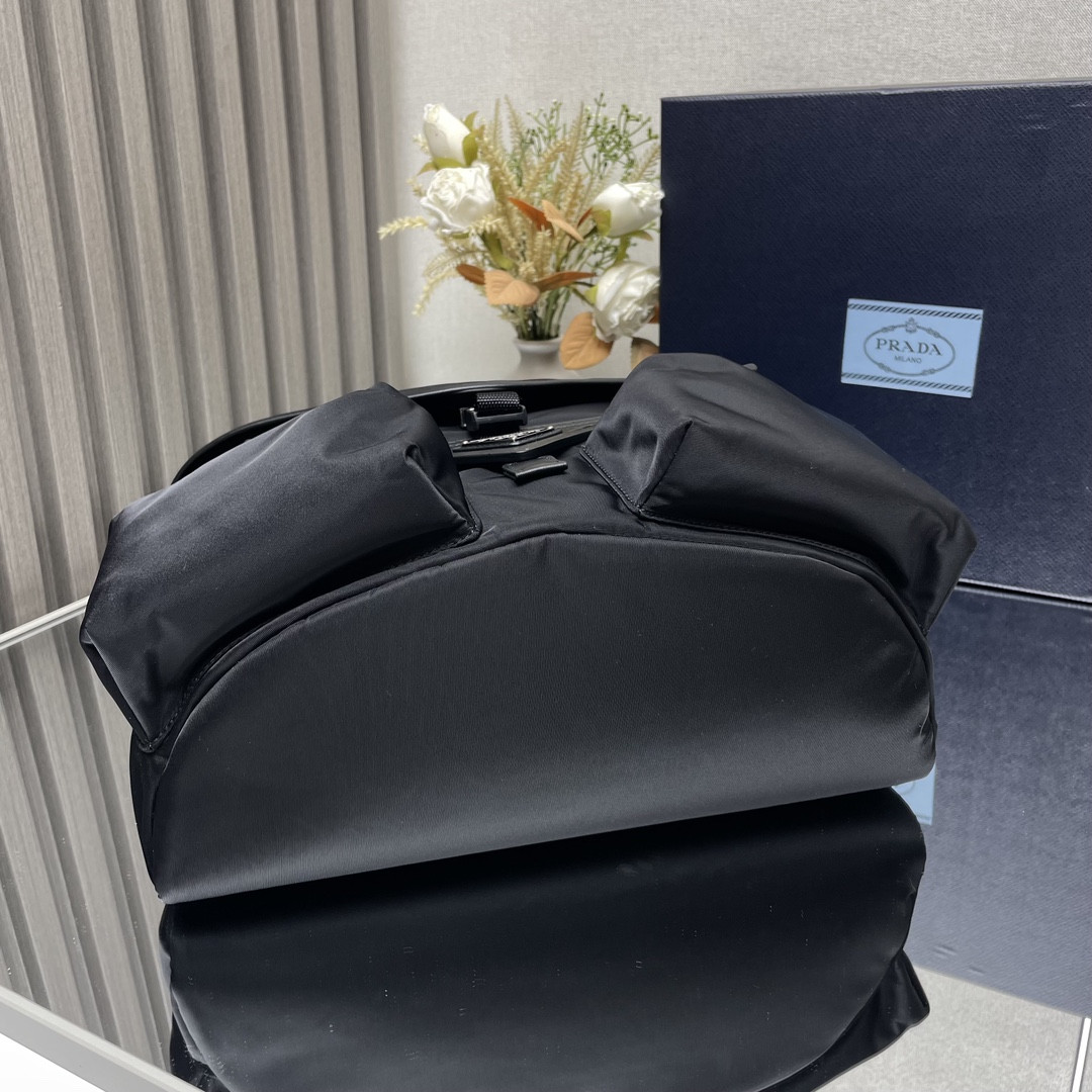 Pra*a re-nylon x leather shoulder bag 23x29x15cm