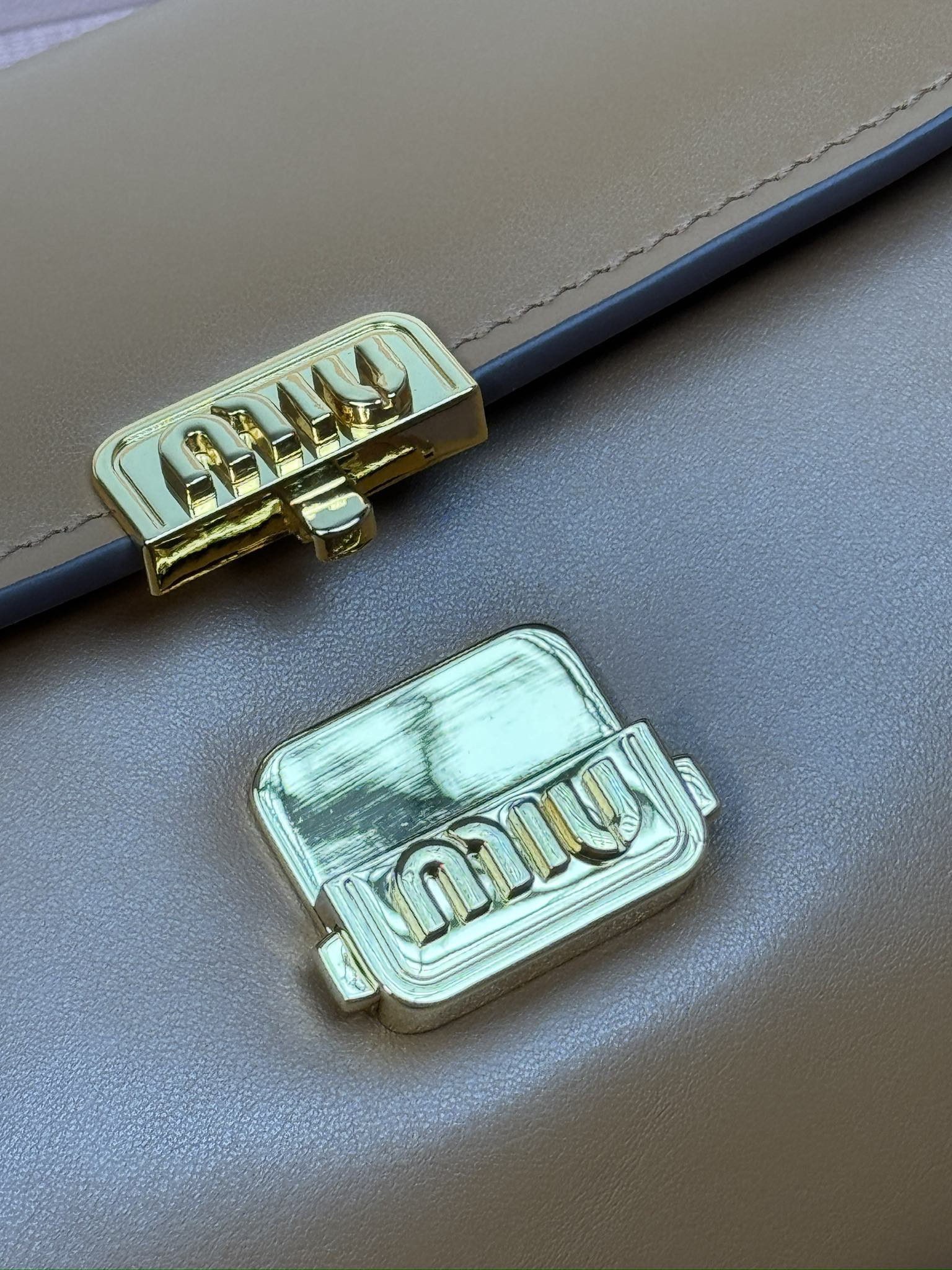 Miu Miu Leather shoulder bag 13.5x24x9cm