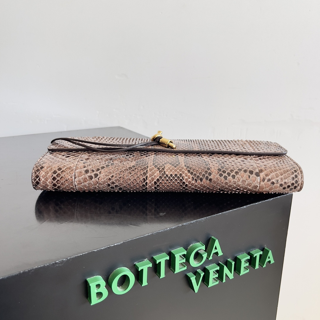 bo*te*ga Ve*ne*ta andiamo clutch 31x13x3cm