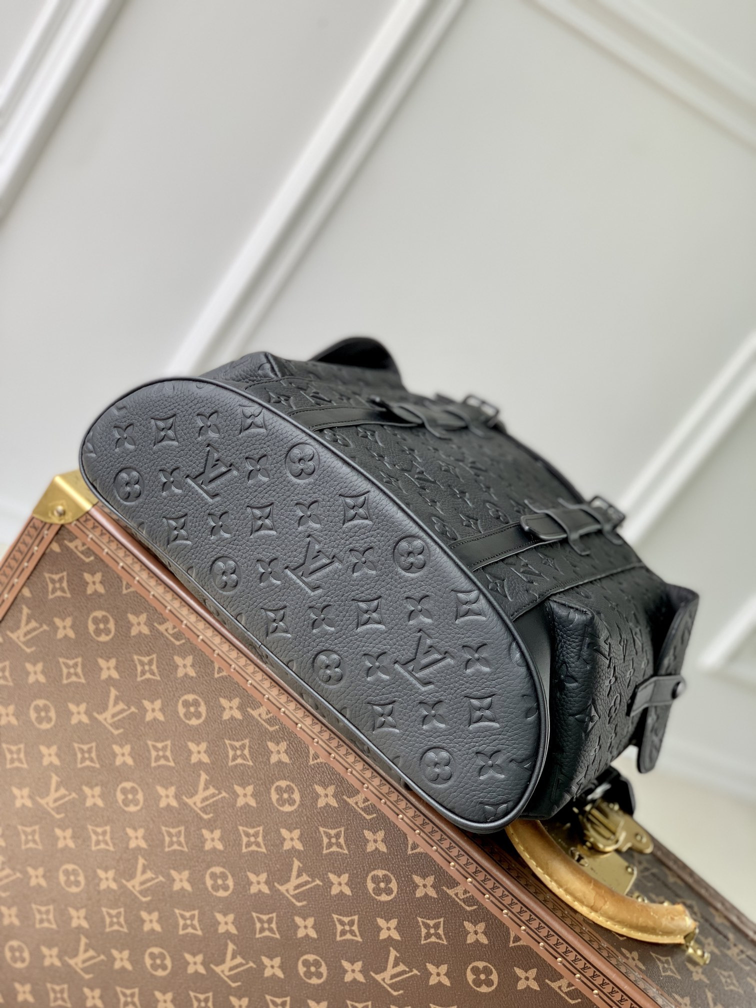 LV Christopher M55699 38x44x12.5cm