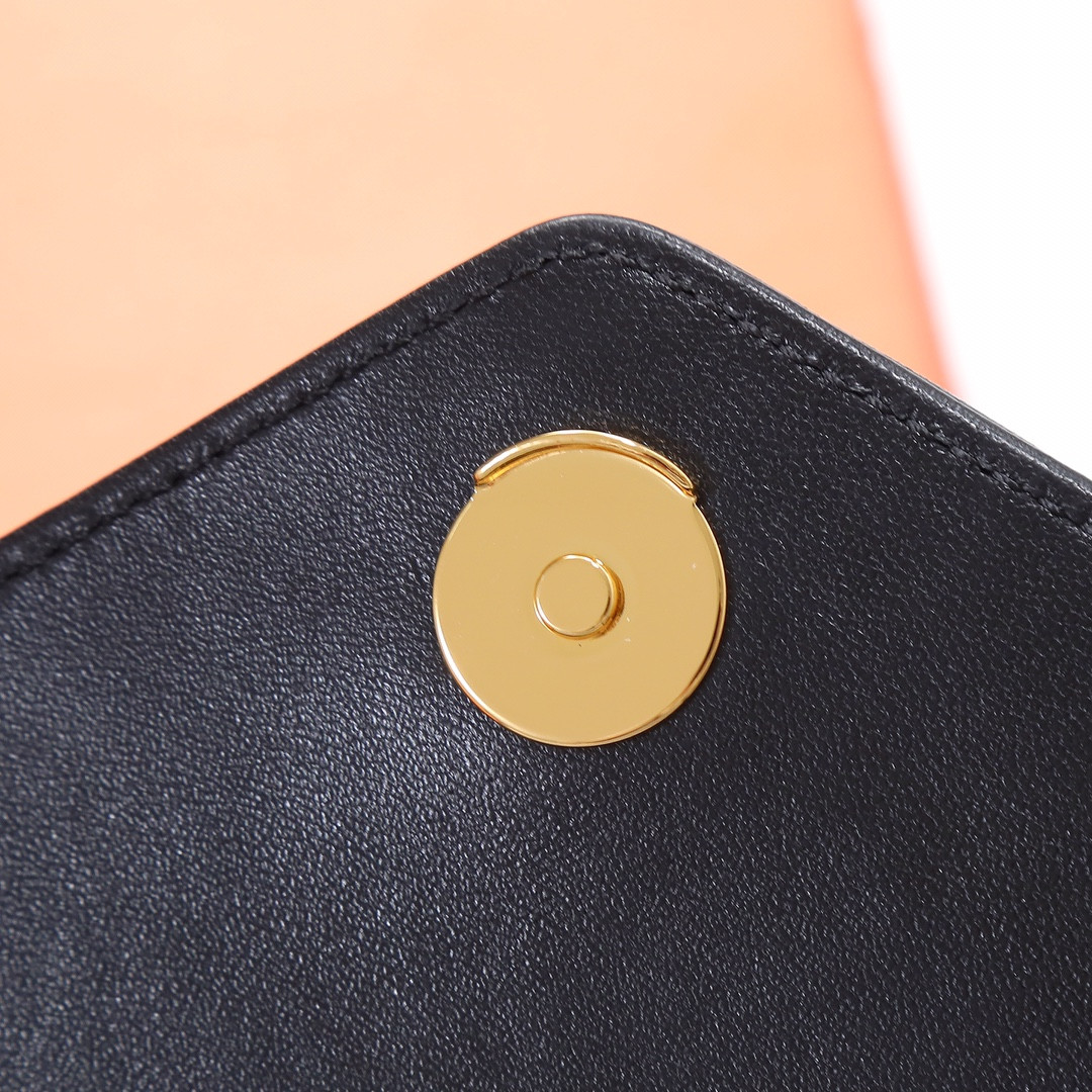 Y*L loulou medium in matelassÉ lambskin 29x17x8cm