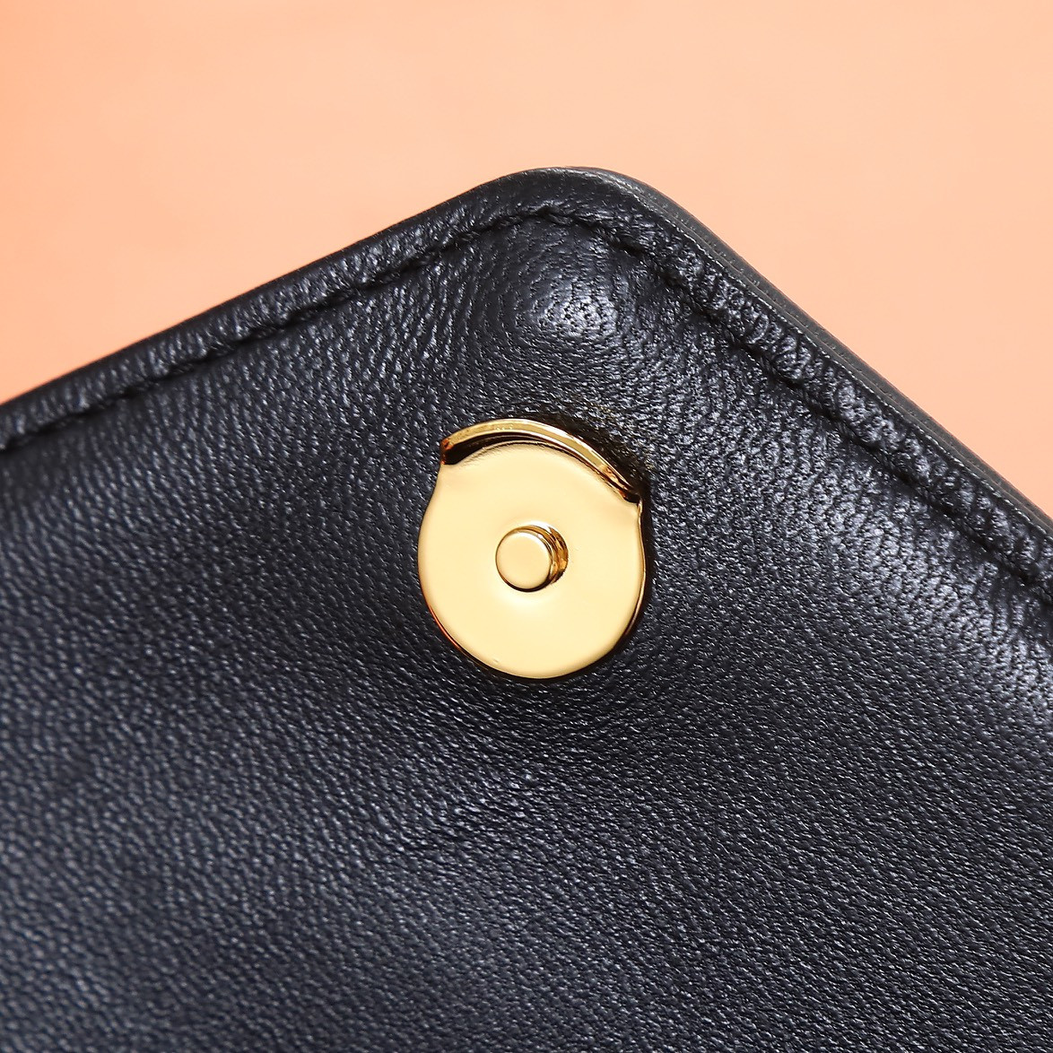 Y*L loulou small in matelassÉ lambskin 24x14x6cm