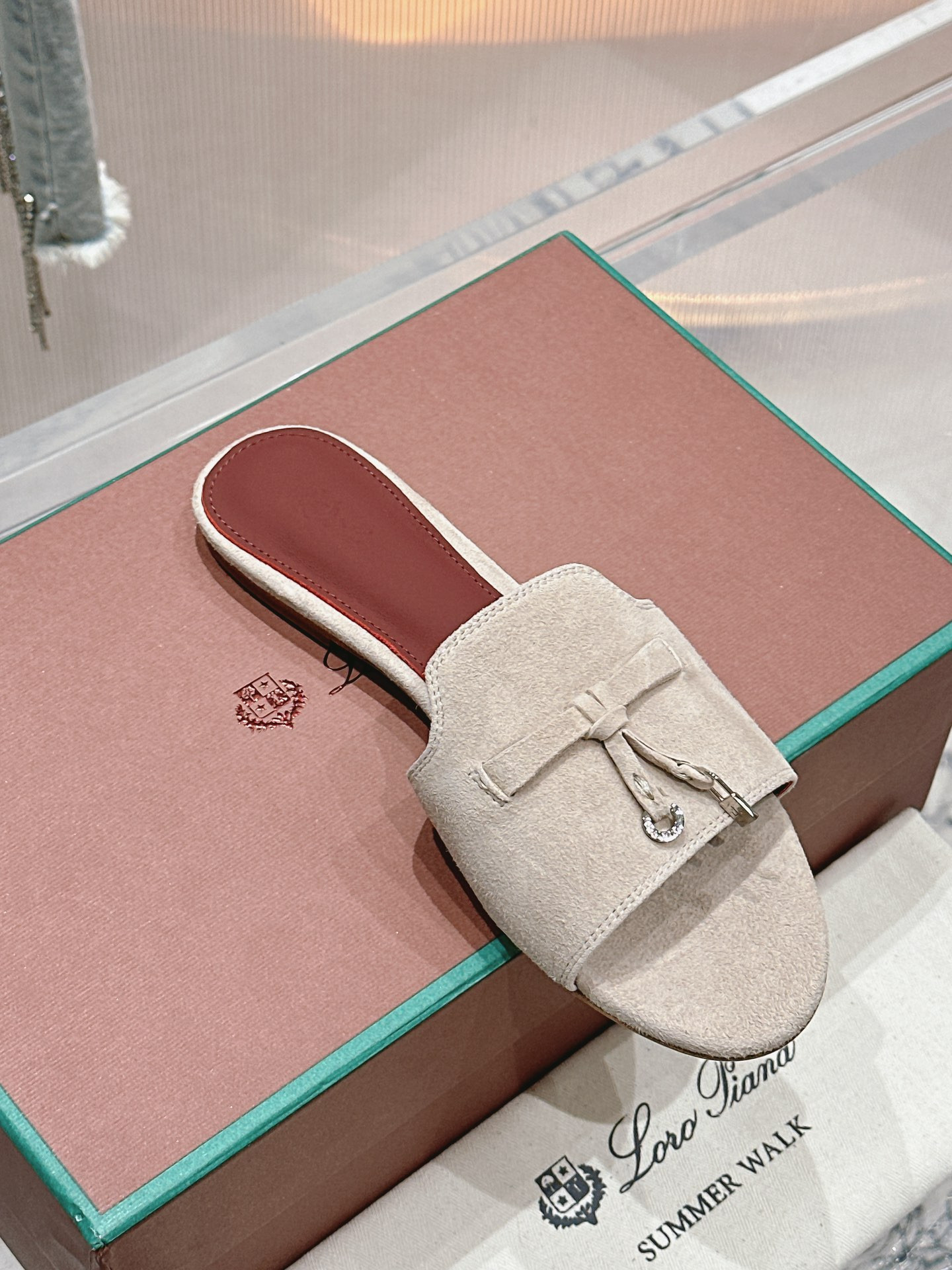 ua L**o p*ana summer charms sandal