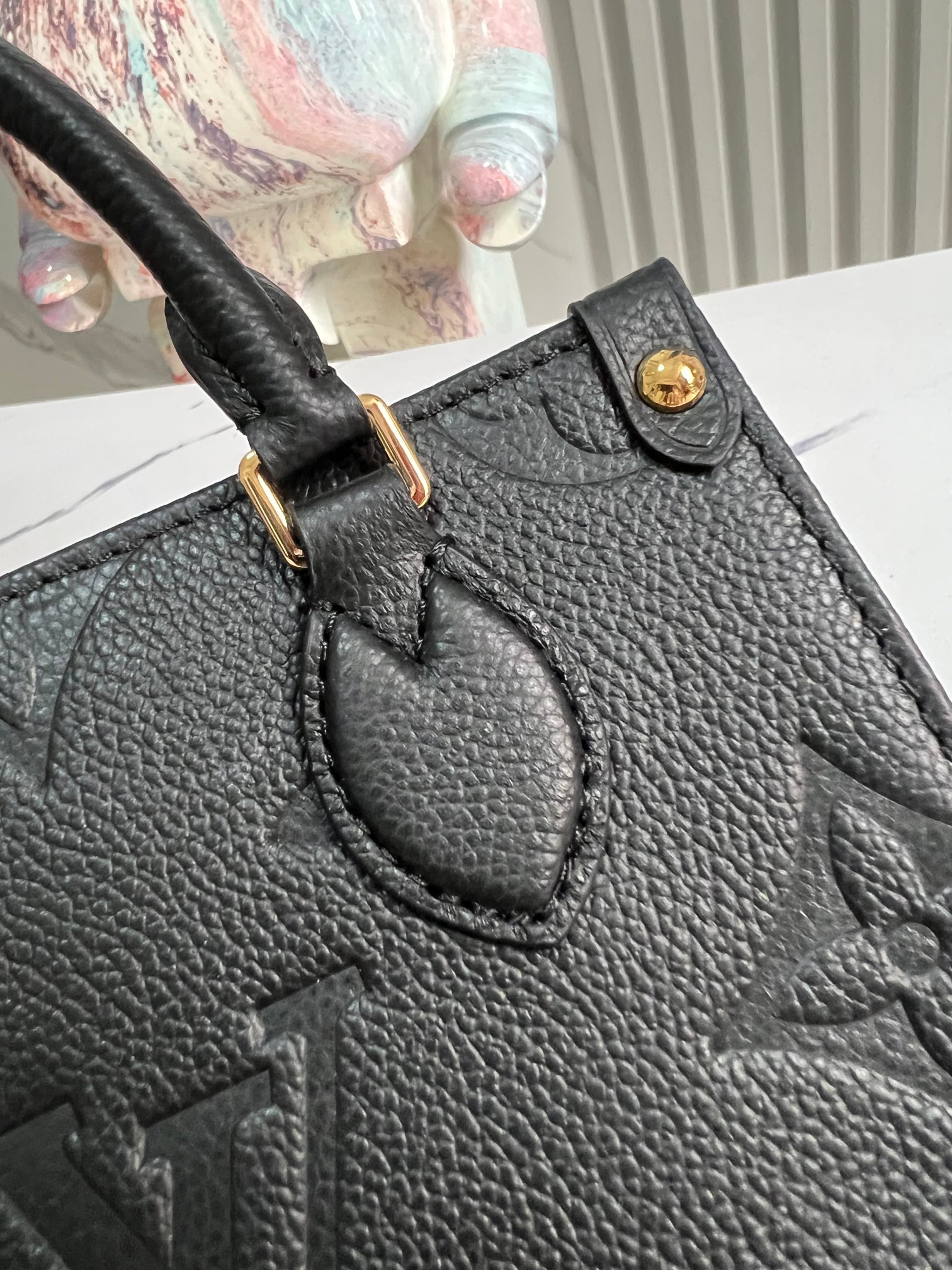 LV ON THE GO BB M46993 18 x15 8.5cm