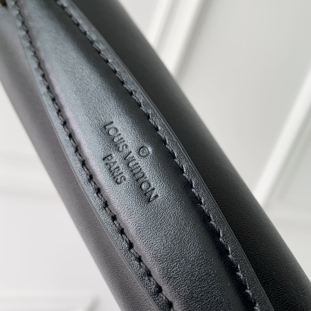 LV Wallet on Chain Capucines M12143 23 x 12 x 4 cm