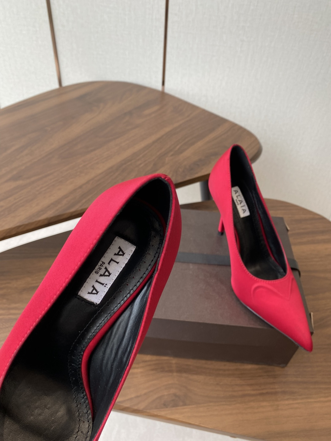 UA Alaia Pointy-Toe Pumps 9cm Heel(Customized Size 7-10 days production time)