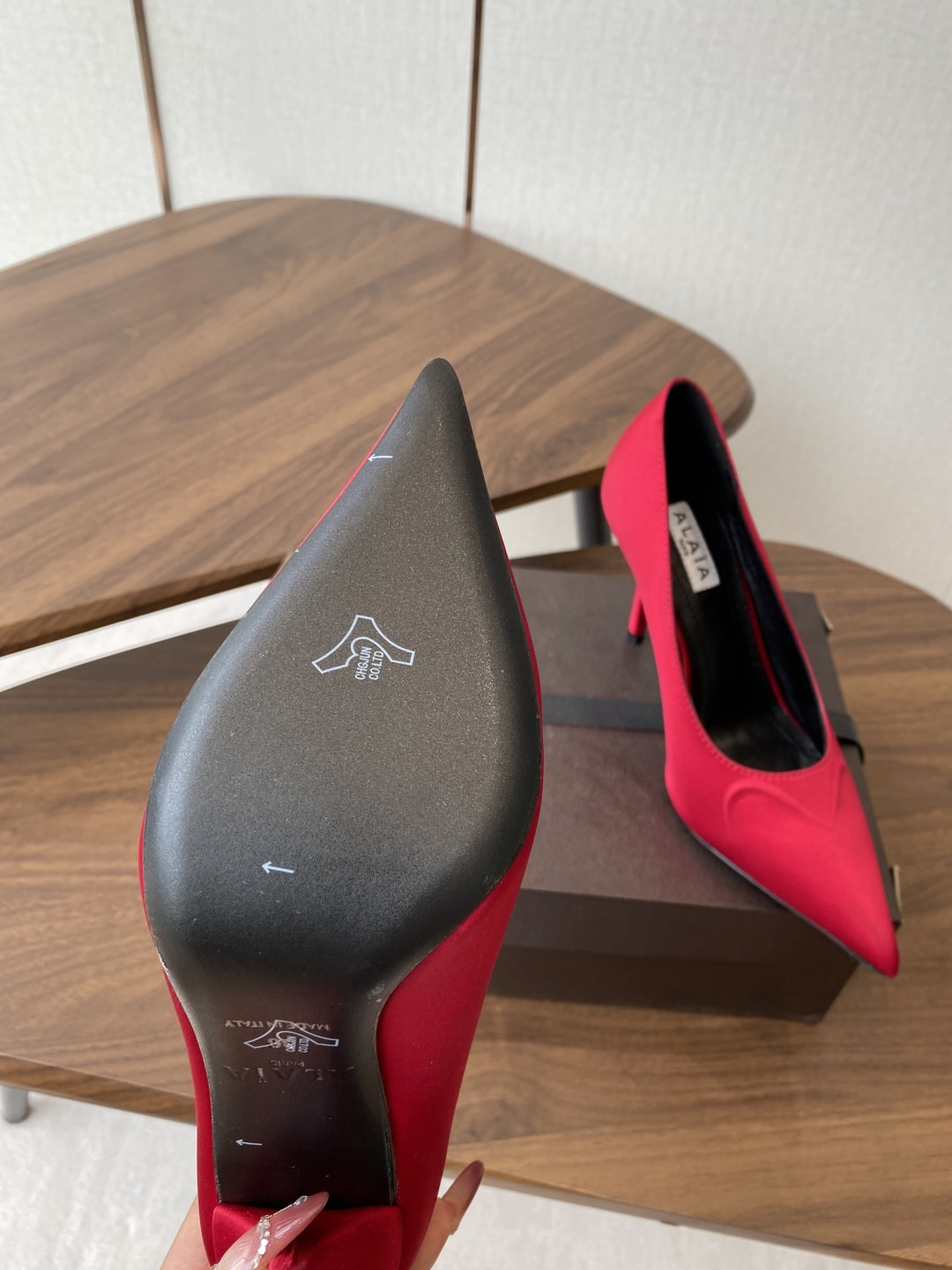 UA Alaia Pointy-Toe Pumps 9cm Heel(Customized Size 7-10 days production time)