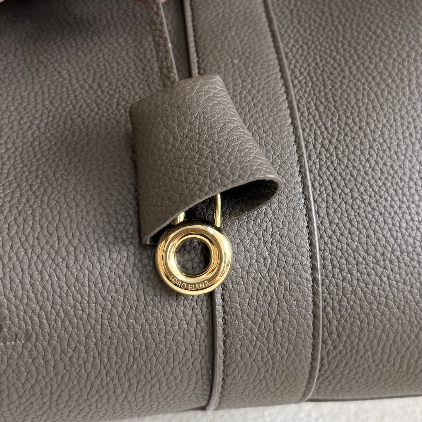 L**o p*ana loom l32 calfskin 33x23x18cm