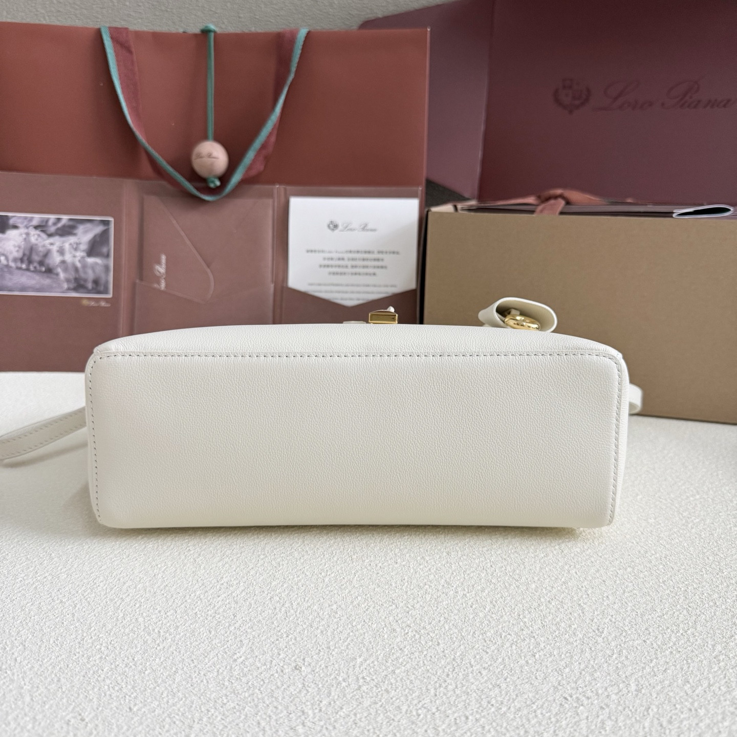 L**o p*ana extra pocket l27 calfskin 16x27x10cm