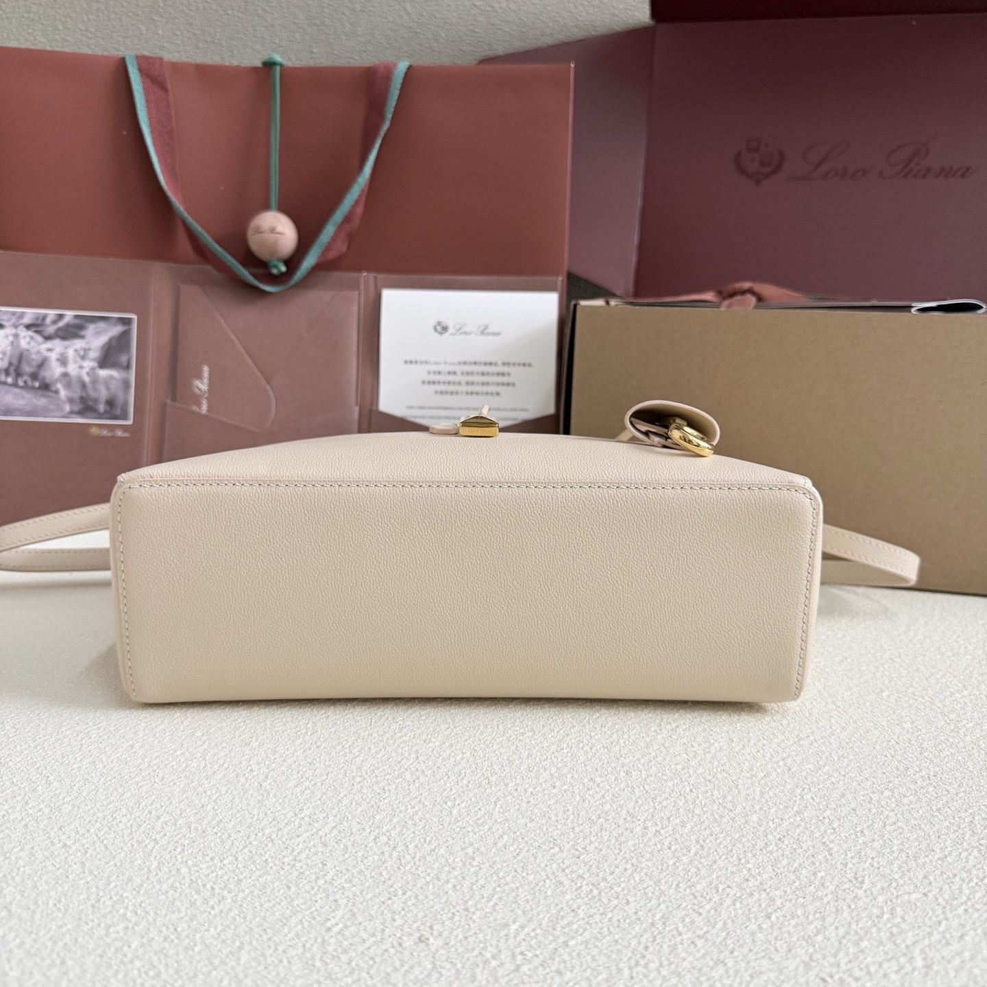 L**o p*ana extra pocket l27 calfskin 16x27x10cm